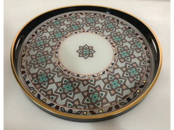 صينية تقديم رالف دائرى زجاج بإطار بلاستيك متعدد الالوان