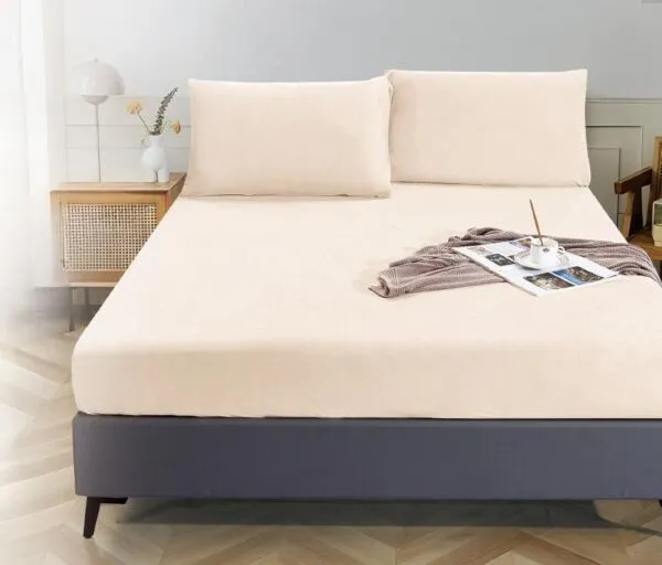 شرشف مفرد مخمل ساده مطاط مع غطاء مخدة بيج