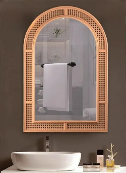 مرآة جدارية مخرمة بتصميم شباك - ذهبي