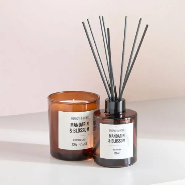 طقم هدايا جرّة شمعة معطرة وموزّع عطور برائحة الزهور والماندرين - ويلنس