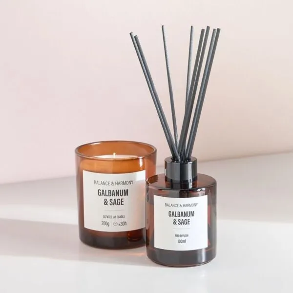 طقم هدايا جرّة شمعة معطرة وموزّع عطور برائحة المريمية والجالبانوم - ويلنس