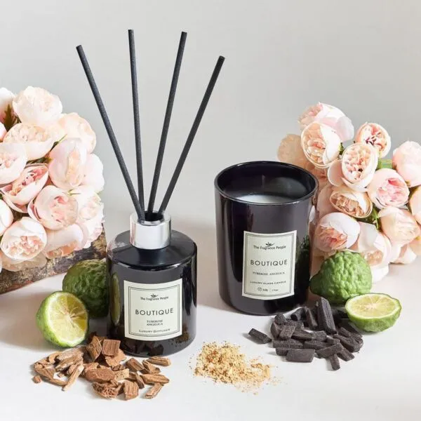 مجموعة هدايا موزع عطور وجرة شموع معطرة بمسك الروم أنجيليكا من بوتيك