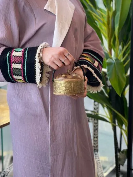 مبخرة سيفيلا مع زخارف حروف عربية - لون خشبي 