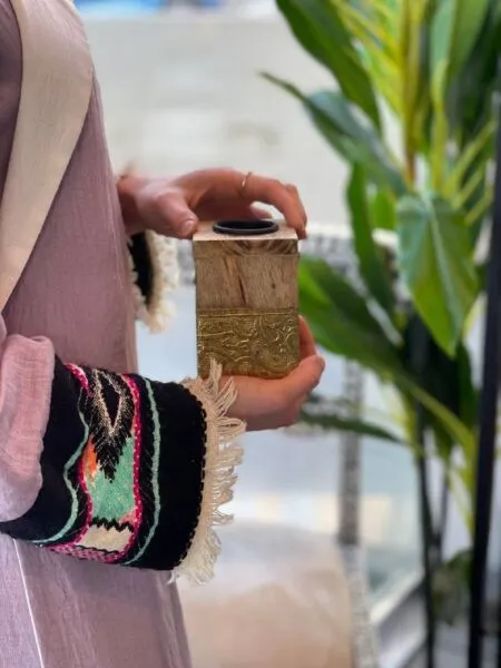 مبخرة أندالوسيا مع زخارف حروف عربية - ارتفاع 10 سم, لون خشبي 