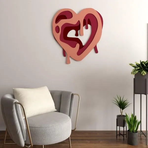 ديكور جداري خشبية بتصميم قلب