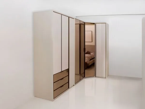 دولاب غرفة نوم 7 أبواب كورسيس - كريمي